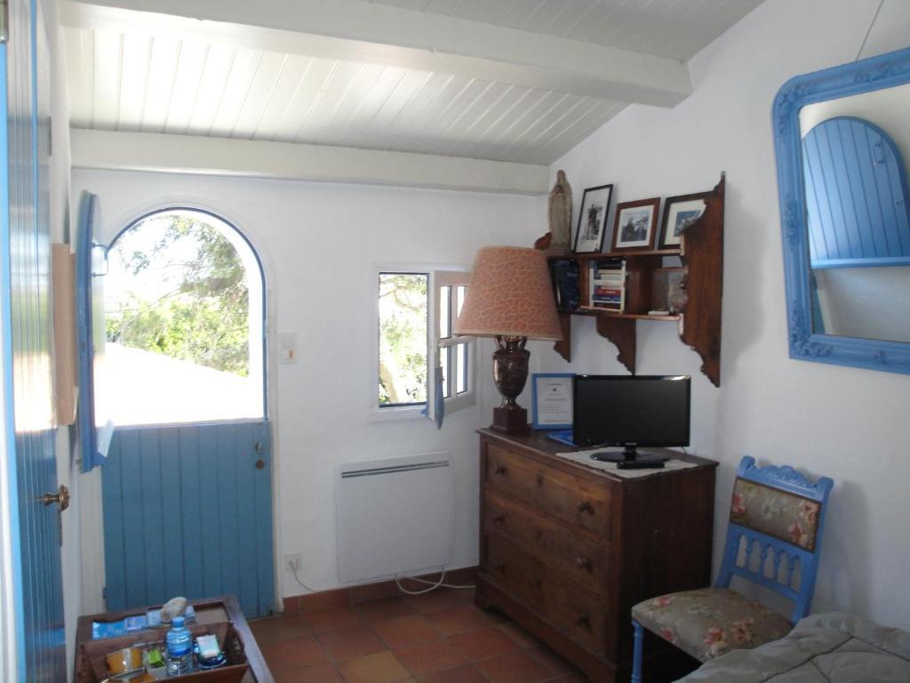 Le Buzet Bleu Bed & Breakfast Noirmoutier-en-l'Île Habitación foto